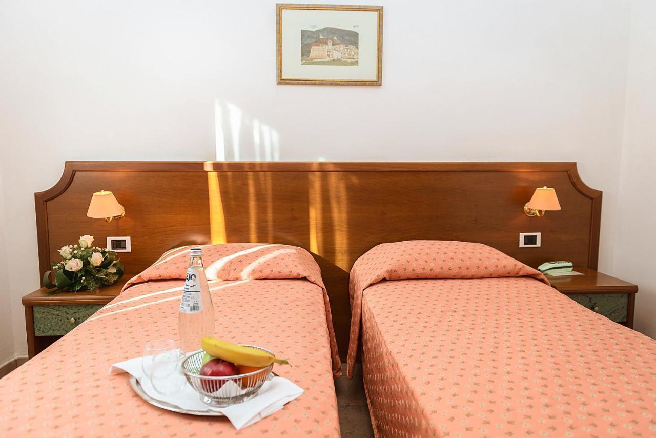 Hotel San Pietro Assisi Kültér fotó